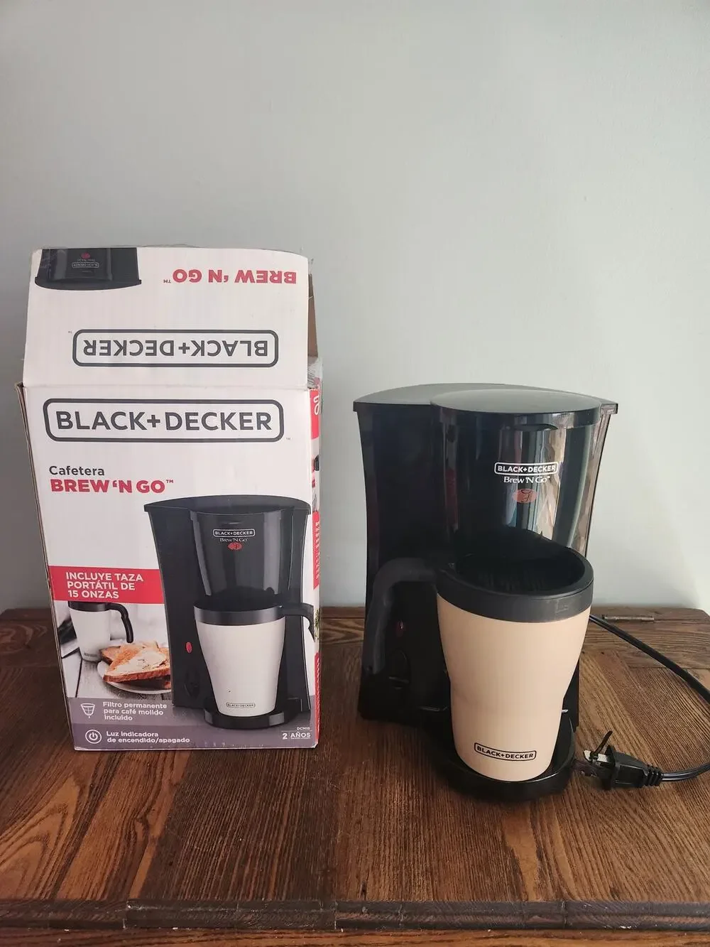 Black & Decker Brew'n Go Personal Coffeemaker w box and Travel Mug